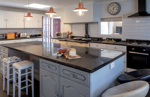 Maenporth House | Beautiful Large Cottage by the Sea with Hot Tub and Indoor Swimming Pool