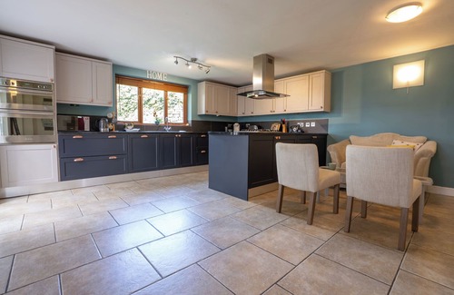 Tansley Cottage | Beautiful, Large Cottage, village location in The heart of the Derbyshire Dales