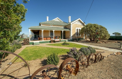 Tarcowie House | Beautiful Large Farm House