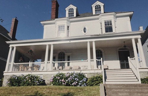 Oswego House | Beautiful, large, historic 6 bedroom home.