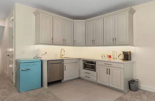 Naples House | Beautiful large home with pool and spa, minutes from Marco Island and 5th Ave