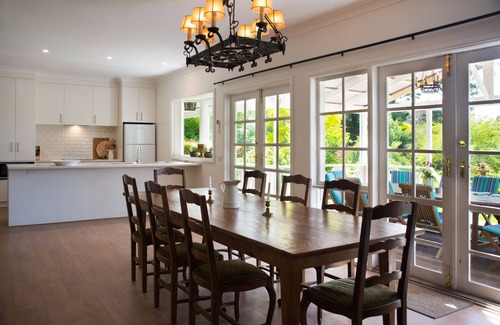 Trentham House | Beautiful Large House and stunning garden in the heart of Trentham
