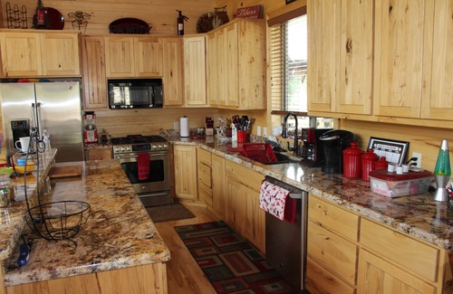 Payson Cabin | Beautiful Large Luxury Cabin and Great Heat Get-Away In Cool Pines