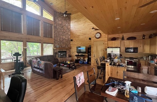 Payson Cabin | Beautiful Large Luxury Cabin and Great Heat Get-Away In Cool Pines