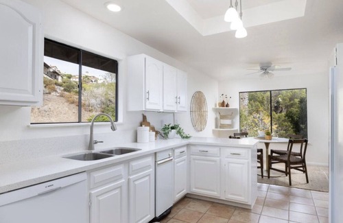 The Mesa House | Beautiful large Mesa home- walking distance to Lazy acres, parks, restaurants