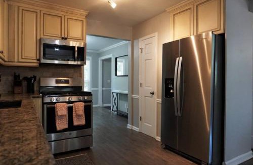 East Cobb House | Beautiful & large newly renovated 5 bedroom house.