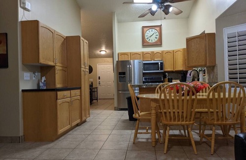 Layton House | Beautiful Large Residential Home ✔ ✔