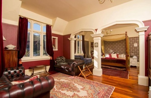 Nelson South House | Beautiful Large Suite, Central Nelson self contained for 2 Seaviews - Deck