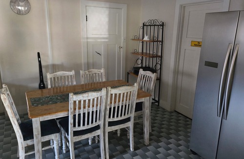 Geraldton House | Beautiful large vintage home in the centre of town