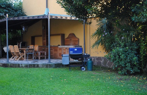 Porto Valtravaglia Villa | Beautiful Liberty Villa with pool by the Lake Maggiore