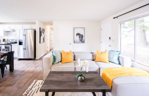 Bothell House | Beautiful Light-filled Farmhouse w/swing & slide