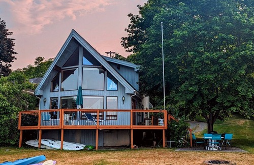 Penn Yan House | Beautiful Lindal Cedar Lakefront Retreat on Keuka Lake