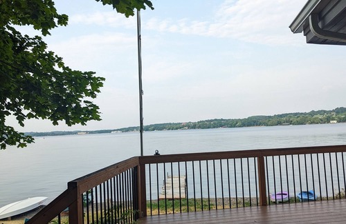 Penn Yan House | Beautiful Lindal Cedar Lakefront Retreat on Keuka Lake