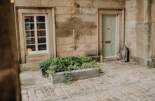 Sheffield House | Beautiful Listed Gatehouse in Great Area