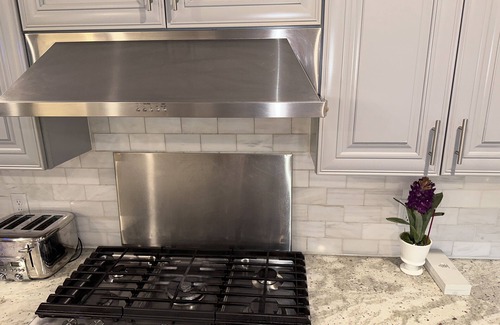 Livingston Condo | Beautiful Livingston Cozy 3-bedroom condo with WiFi, AC