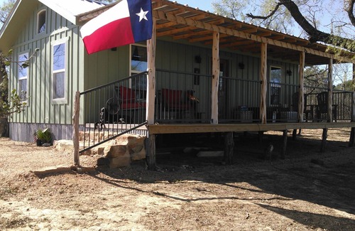 Mason Cabin | Beautiful Llano River front cabin near Castell Swimming, fishing, kayaking.