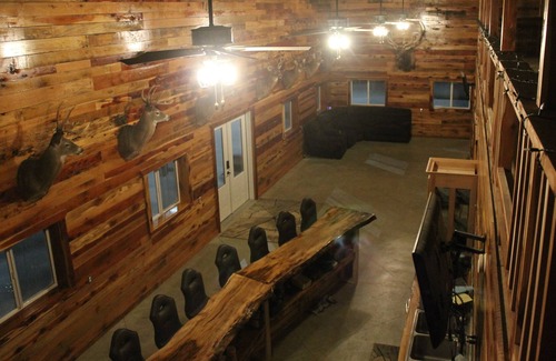 Belle Prairie City House | Beautiful Lodge with Full Bar