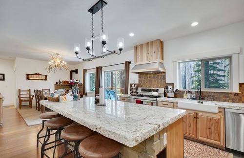 South Shore Cabin | Beautiful LODGE near Sierra At Tahoe, ON River, AMAZING Location, built 2022