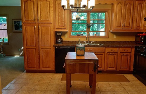 East Brady House | Beautiful Lodge on the Allegheny River Provides Pure Comfort Year-Round