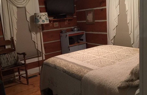 Ludington Cabin | Beautiful Lodge-sleeps 16-wrap around porch-Lake Michigan, Pentwater, Ludington