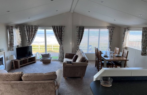 Crimdon Cabin | Beautiful Lodge w/Amazing Coastal Views