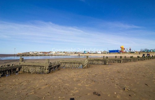Hunstanton Cabin | Beautiful Lodge With Decking In Hunstanton At Manor Park Ref 23023W