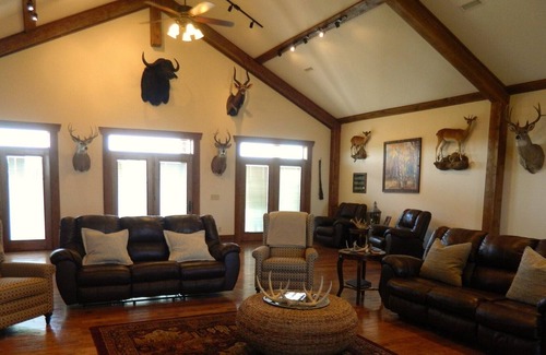 Blackford Bed & Breakfast | Beautiful Lodge with spectacular views in Western Kentucky