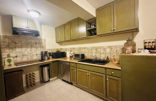 Savannah Apartment | Beautiful Loft Apartment, close to downtown & Tybee I., full kitchen & laundry.
