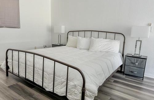 Little Italy Apartment | Beautiful Loft in Little Italy SD with Parking