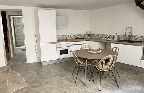 Ecusson Apartment | Beautiful Loft in the Historic center of Montpellier (4/to 8 persons)