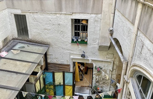 Ecusson Apartment | Beautiful Loft in the Historic center of Montpellier (4/to 8 persons)