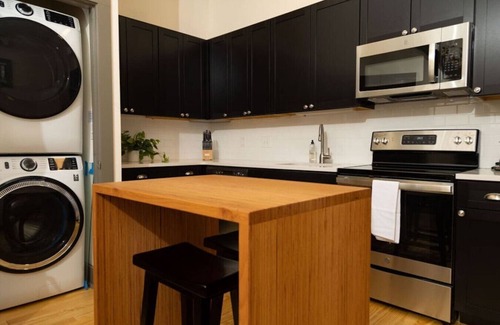 Roanoke Apartment | Beautiful Loft w/Sleek Furnishings Near Downtown