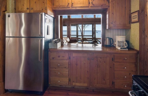 Traverse City Cabin | Beautiful log cabin with private East Bay frontage on Old Mission Peninsula