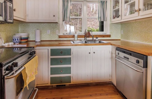Traverse City Cabin | Beautiful log cabin with private East Bay frontage on Old Mission Peninsula