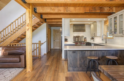 Granby House | Beautiful log Cabin in Tabernash with AMAZING views, private deck, and hot tub