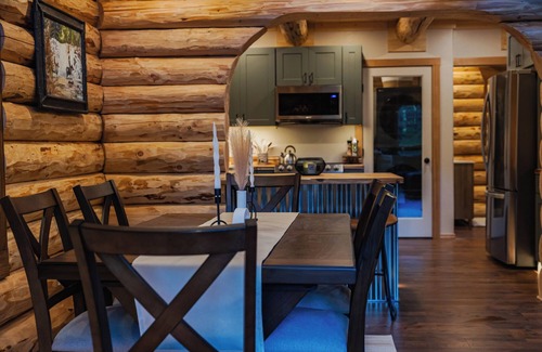 Kila Cabin | Beautiful Log Cabin in Mountains Near Glacier Park