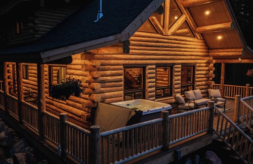 Kila Cabin | Beautiful Log Cabin in Mountains Near Glacier Park