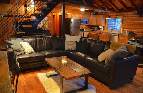 Shingleton Cabin | BEAUTIFUL Log Cabin Retreat * Outdoor Activities * Snowmobile * Hike * ATV *