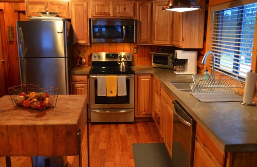 Shingleton Cabin | BEAUTIFUL Log Cabin Retreat * Outdoor Activities * Snowmobile * Hike * ATV *