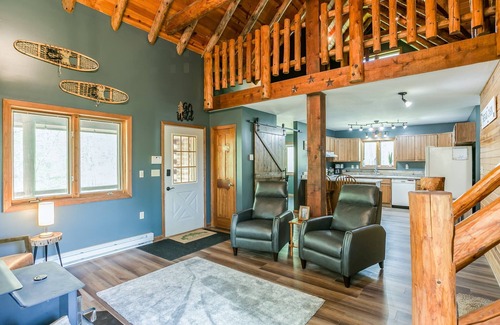 Bloomfield Cabin | Beautiful Log Cabin Tucked Away on 5 Acres