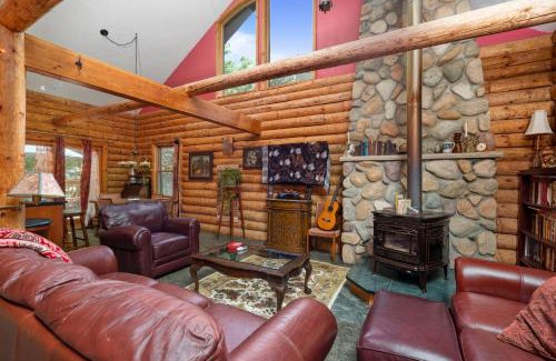 Interlochen House | Beautiful Log Cabin Wooded Lake Access Interlochen Arts Academy