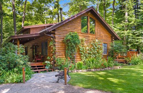 Interlochen House | Beautiful Log Cabin Wooded Lake Access Interlochen Arts Academy