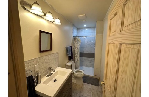 Kearney Cabin | Beautiful Log Cabin with Sauna, BBQ & Firepit nearby Algonquin & Arrowhead Park!