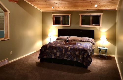 Saskatchewan House | Beautiful Log Home in private setting