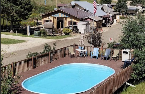Deadwood House | Beautiful Log Home nestled in the South Dakota Black Hills.