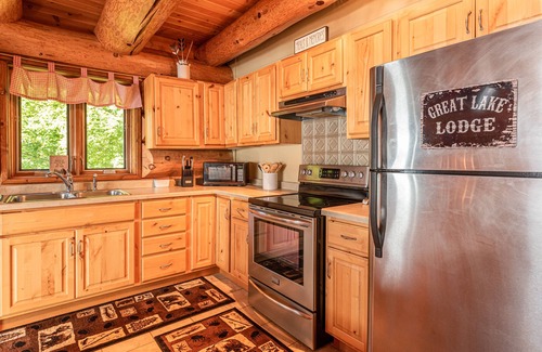 Bark River Cabin | Beautiful Log Home on Lake Michigan - Only 15 minutes from Escanaba