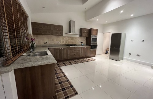 North Finchley House | Beautiful London home with easy access to London attractions