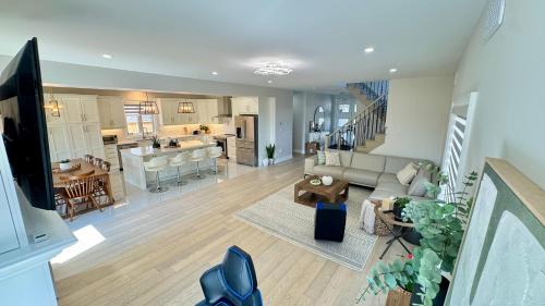 Niagara Falls Villa | Beautiful Luxury Cozy Home