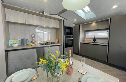 Lockerbie House | Beautiful Luxury Lakeside Lodge Hot Tub Views Pass the Keys