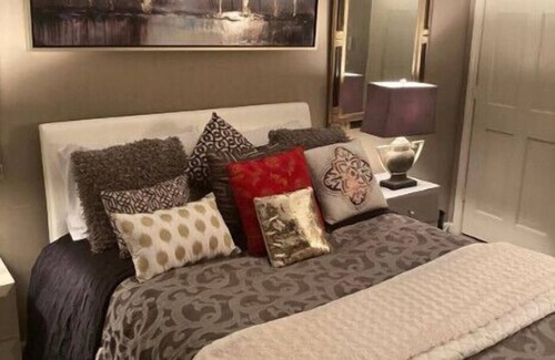 Teaneck House | Beautiful Luxury room
